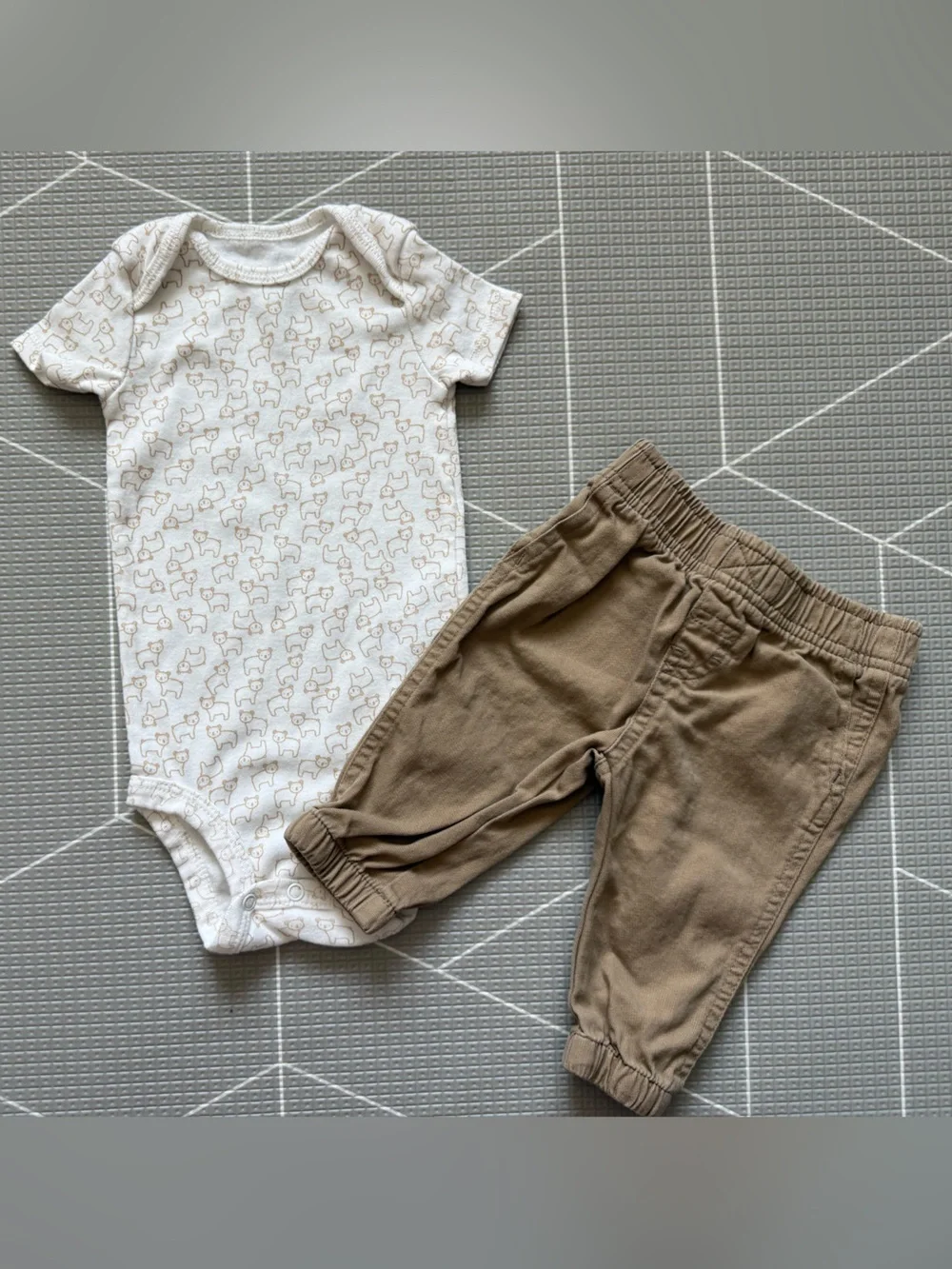 Wrangler|Baby boy set,Khaki Elastic Waist Pants & white bear print onesie•6-9M